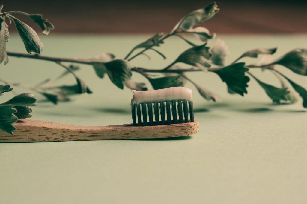 Pastas dentales naturales para dientes sensibles