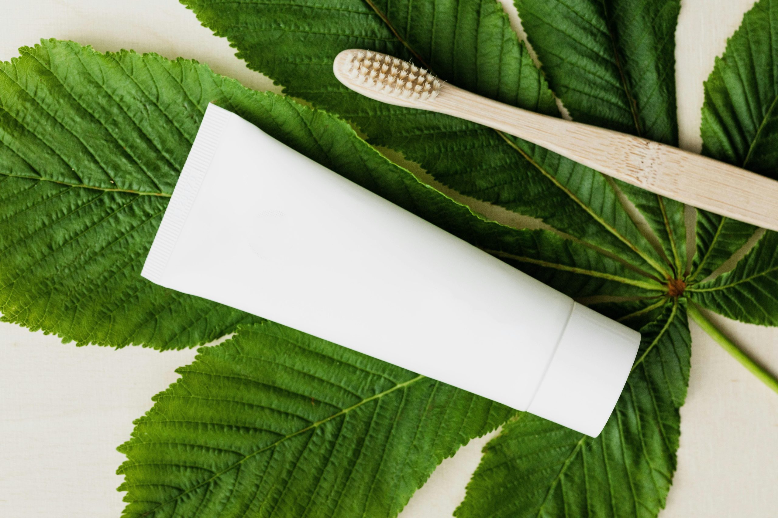 Cómo consiguen las pastas dentales naturales blanquear
